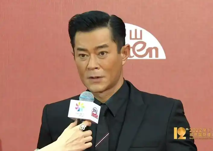 古天乐毁容照曝光18岁坐牢25岁火爆全国如今面目全非骑电动车上班让人