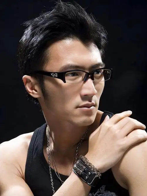 最帅的男明星排行榜 前十名(最帅的男明星排行榜 前十名名字)