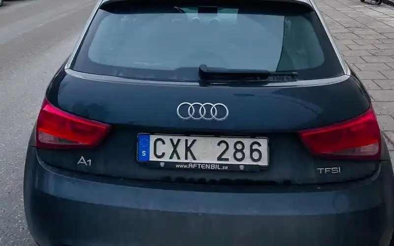 本来挺喜欢瑞典的,直到今天看到这个车牌.