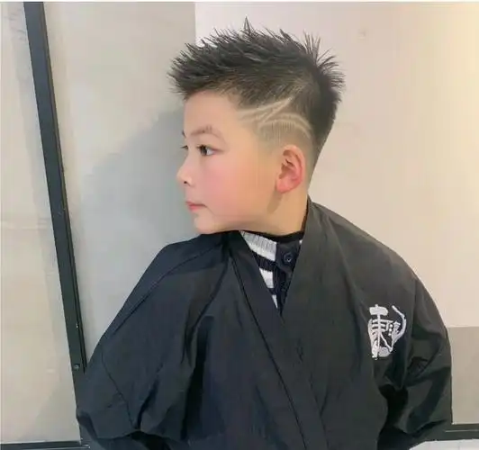 今夏最火小男孩发型简单时尚还百变想帅别错过