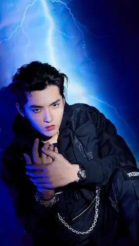 吴亦凡休闲时尚帅气写真