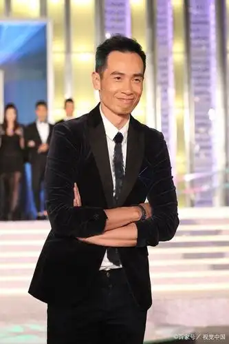 厉害!tvb最贵视帝陈豪北上捞金,担任节目代课老师情商高