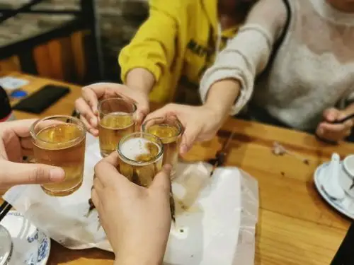 喝酒要"碰杯干杯"是何时兴起的?