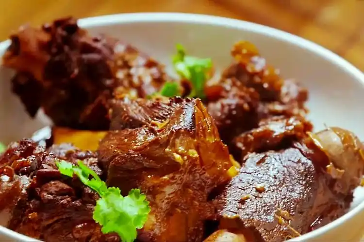 猪大骨这样炖酱香十足吃个酣畅淋漓