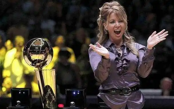 不懂就问:安东尼·戴维斯会续约湖人队吗?