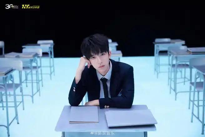 时代少年团校服预告照