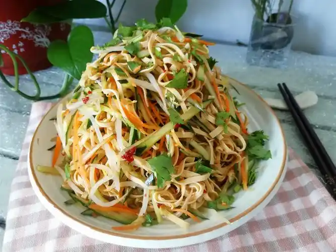 黄瓜别总拍着吃教你东北做法天热就吃它清爽开胃百吃不腻