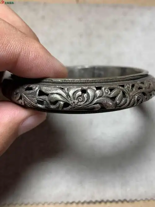农村收的清代花卉金钱纹银手镯