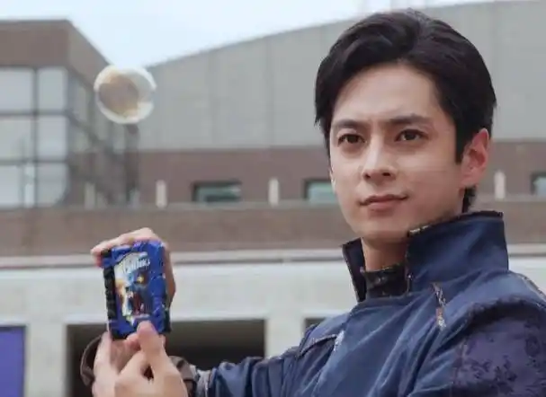 假面骑士saber第2话解读憨憨二骑科普世界观教主骑剑法_怪人_伦太郎