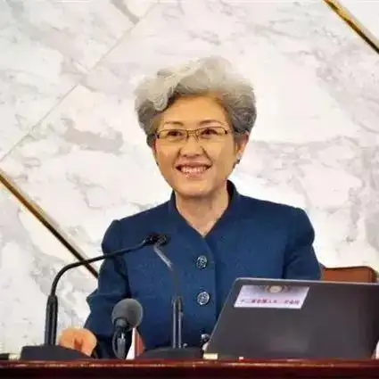 《天边》歌曲作词:吉日格楞作曲:乌兰托嘎演唱:布仁巴雅尔天边有一对