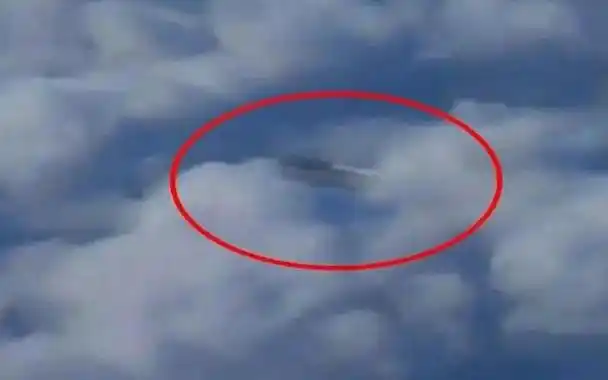 美军前情报官员爆料政府有外星飞行器和非人类驾驶员遗骸