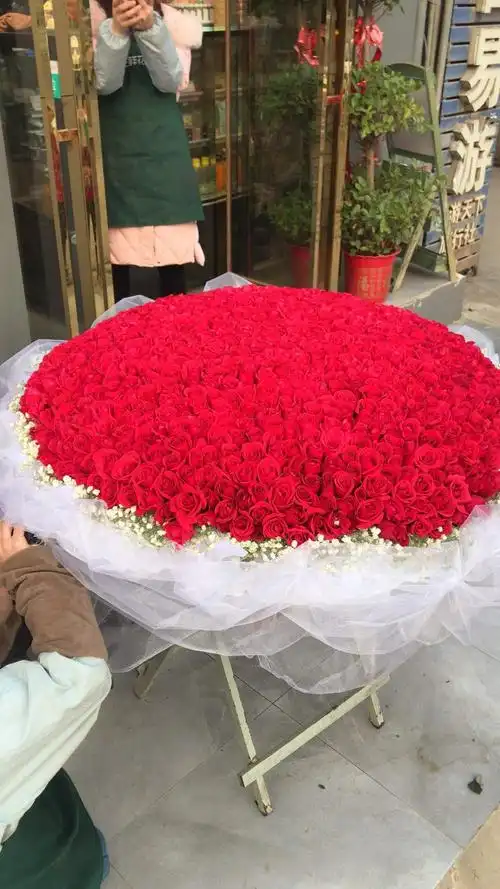 999朵红玫瑰花
