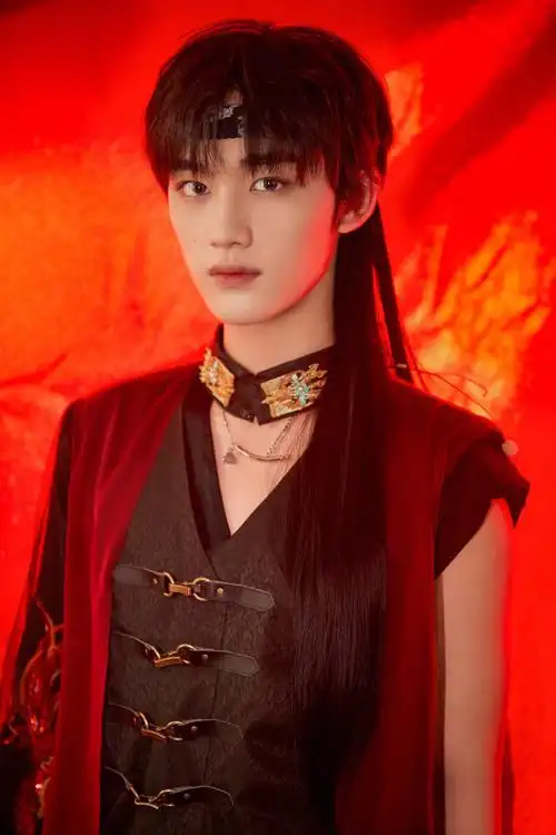 江苏五龙tnt时代少年团朱雀舞台首秀炸裂看弟弟们如何完美演绎