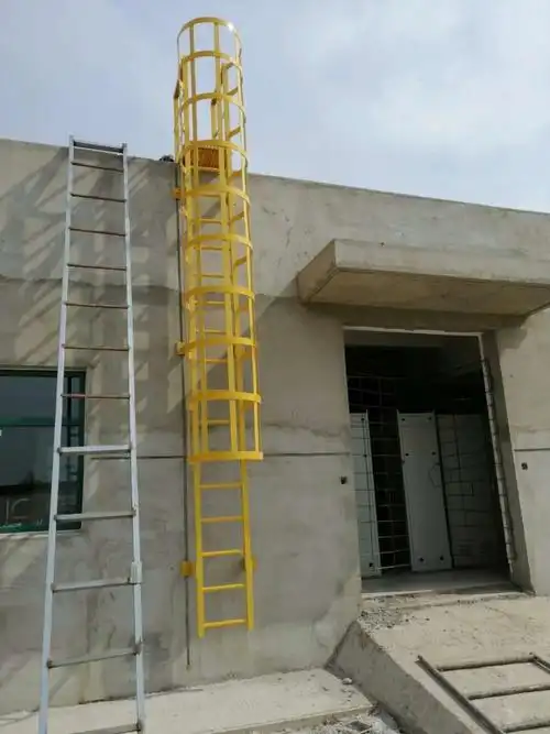 亿恒玻璃钢爬梯护笼玻璃钢防腐爬梯护笼优良的耐腐蚀性能携带方便易