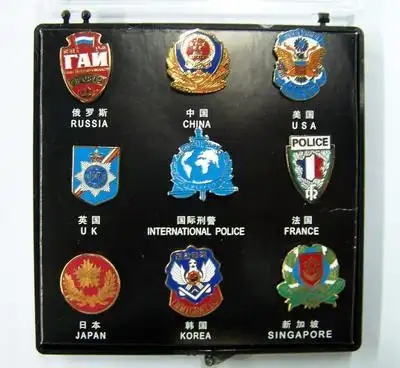 日本警察的徽章是樱花型的吗