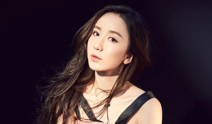 娱乐圈中很多人全年无休,唯独她总是给自己放假,漂亮又善良!