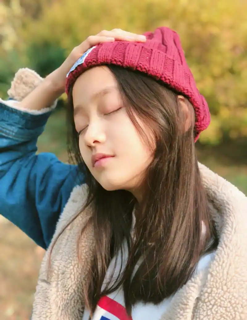 可爱与气质并存!纪姿含美照分享,文文真是越来越有气质了!