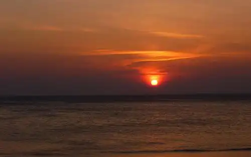 太阳与海意境风景