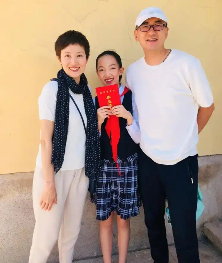 鲁健牵手郑天亮:一对央视"名嘴"夫妻的烟火生活