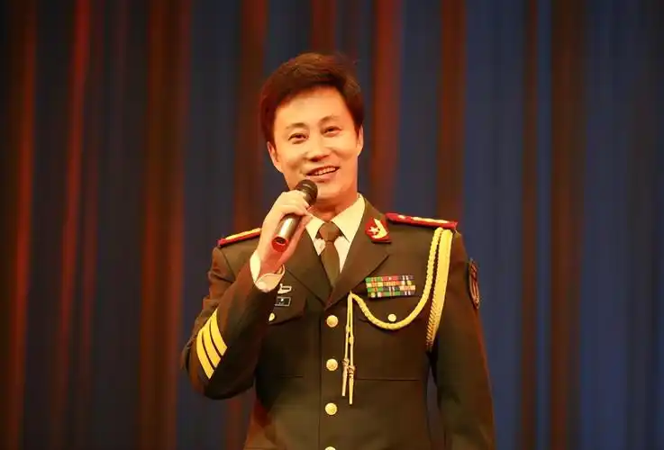 回顾耿为华娶小娇妻宠妻15年后遭抛弃离婚时与女儿抱头痛哭