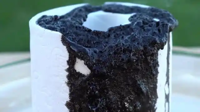 实验:"食人鱼溶液" 腐蚀效果超过浓硫酸 简直太可怕