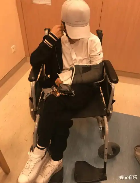 谢楠桡骨粉碎性骨折,问吴京后天能否出院工作?