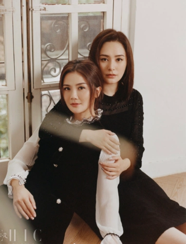 twins最新合体时尚大片像复制粘贴的双胞胎