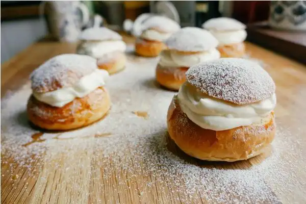 奶油小面包 semlor buns.
