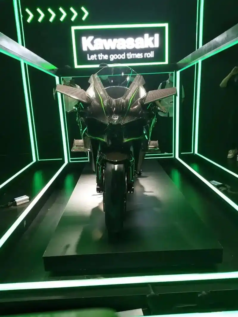 陆地飞行器#川崎h2 #风和自由 #机车壁纸  - 抖音