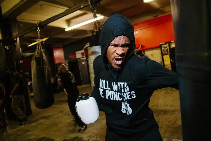 > 拳击>  今天,前wba中量级普通拳王美国"金童"丹尼尔-雅各布斯(32-2