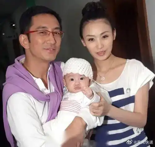 当年,42岁的吴启华遇到了21岁的石洋子,两人相恋不久结婚,妻子挥霍7年