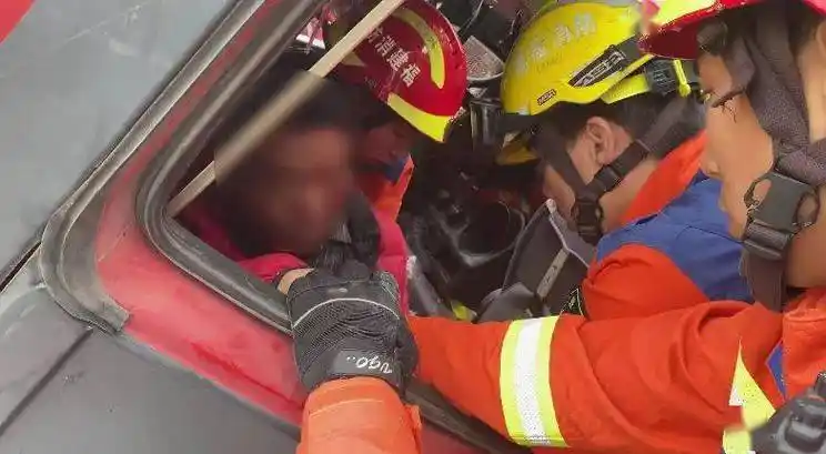 1人不幸身亡!事发同安大桥往翔安方向!_货车_事故_厦门