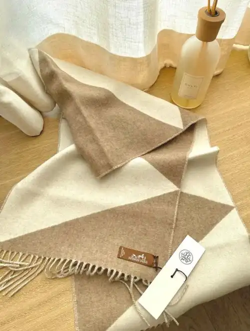 可邮寄#爱马仕  #羊绒围巾  #纯羊绒  #羊绒  #秋冬围巾  #羊毛围巾