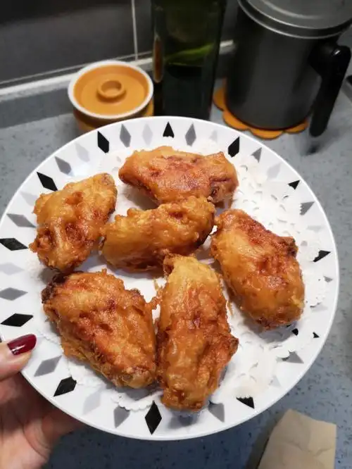 小朋友最爱外酥里嫩爆汁的炸鸡翅