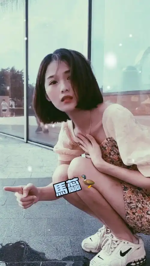 地上的水渍果然不能随便乱碰,这次惨了!