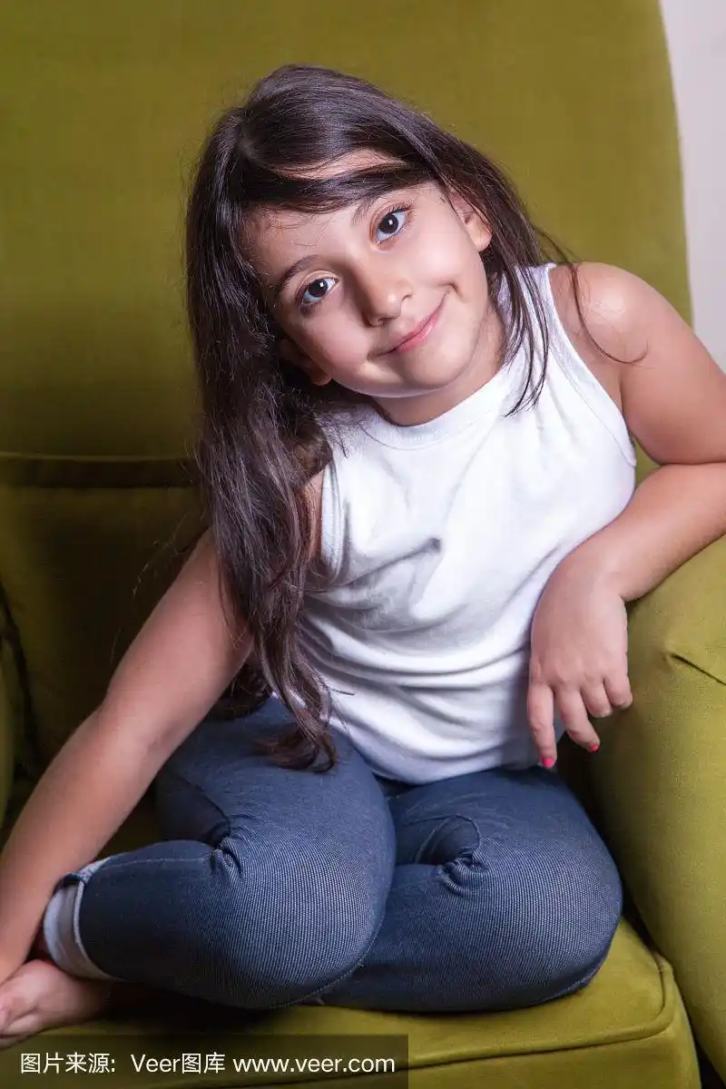 幸福的小阿拉伯女孩.