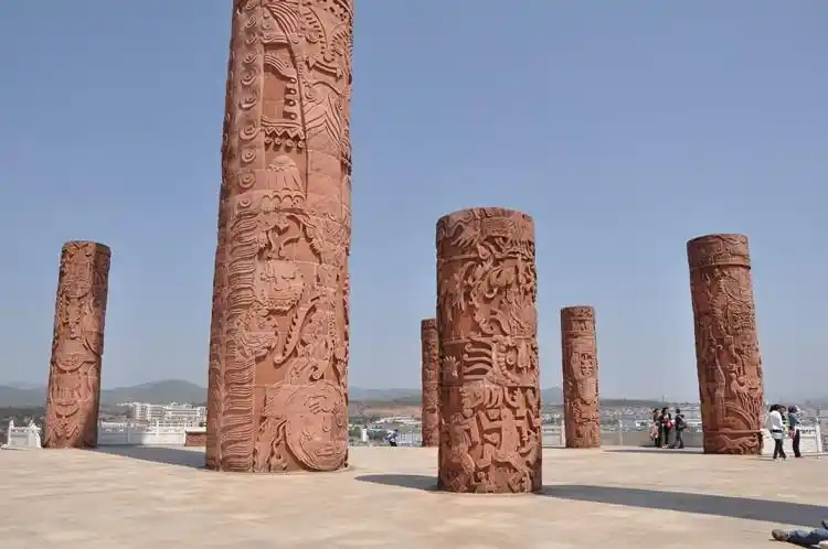 云南楚雄:太阳历公园