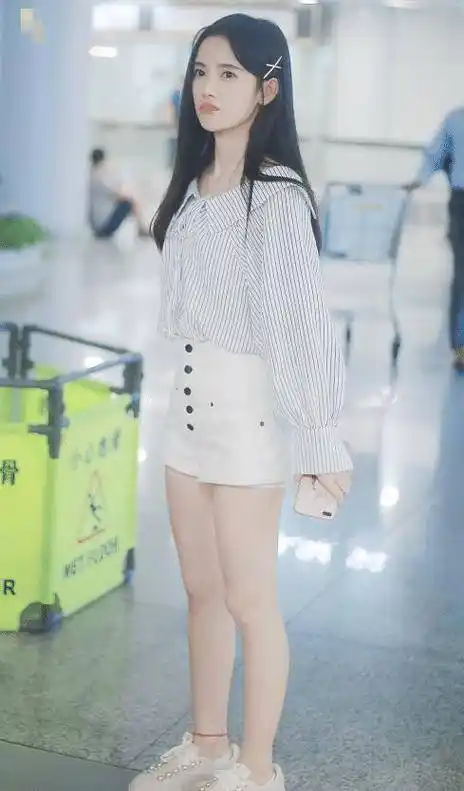 论"三分裙"只服鞠婧祎,比热裤还短2cm,这身材一般人招架不住_造型