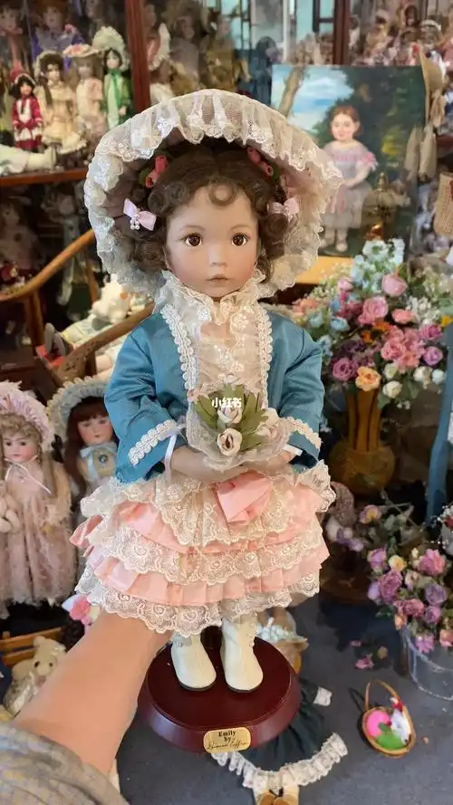 艾米丽古董陶瓷娃娃