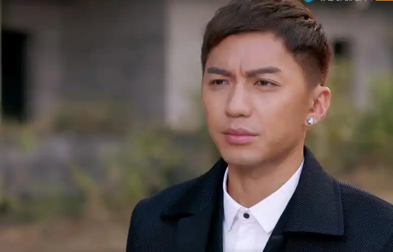 那么丁子朗则是近年最受欢迎的香港先生