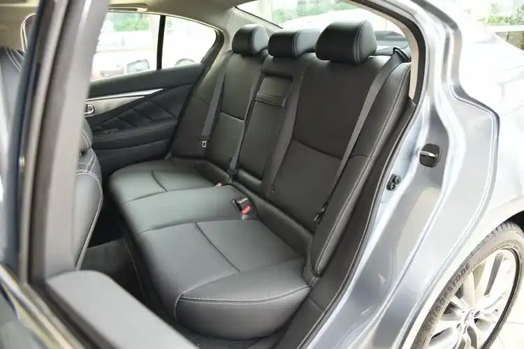 2018款 英菲尼迪q50l 2.0t 逸享版 国vi空间