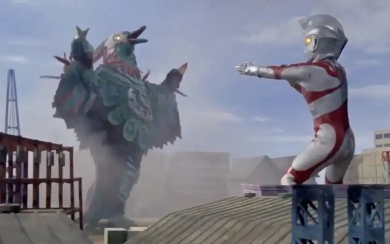 超强的大鸽超兽,艾斯的噩梦之战,由鸽子变成的超兽—黑鸽子!