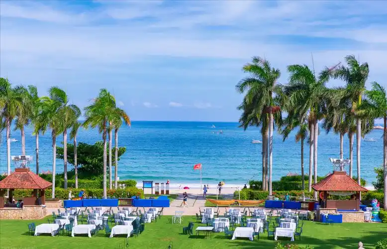 亚龙湾的沙滩,想起就很温暖