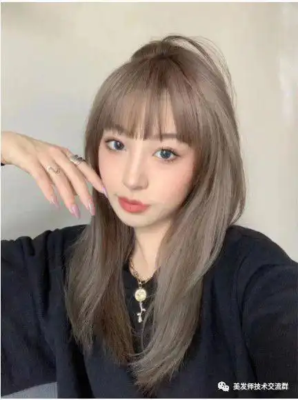 百搭款的茶色发型不漂染也好看