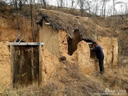 第三家上世纪七十年代住的茅草屋.