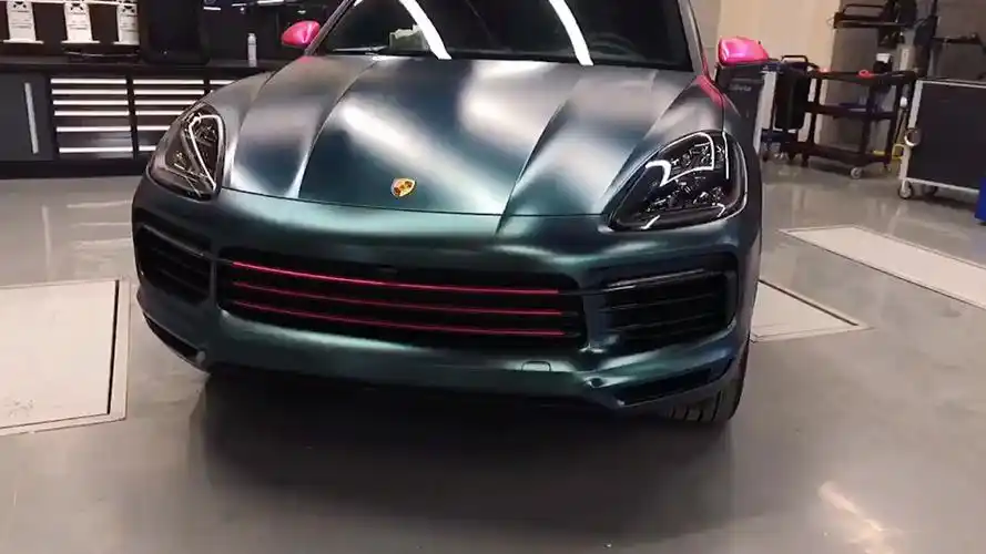 保时捷卡宴车身改色贴膜,漆面祖母绿改色膜整体漆面质感瞬间提升