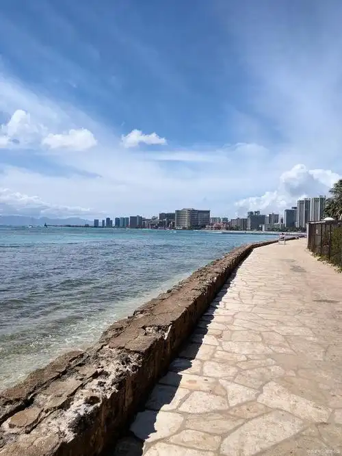 当我来到深圳,我迫不及待地想要探索这座城市的沙滩海边景点.