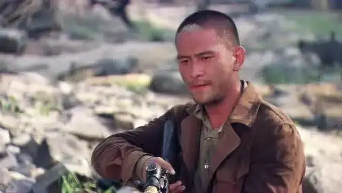 《神枪》大结局 张响最后一个追击日本军官的镜头真帅