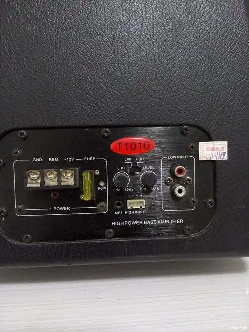 如何安装这个低音炮