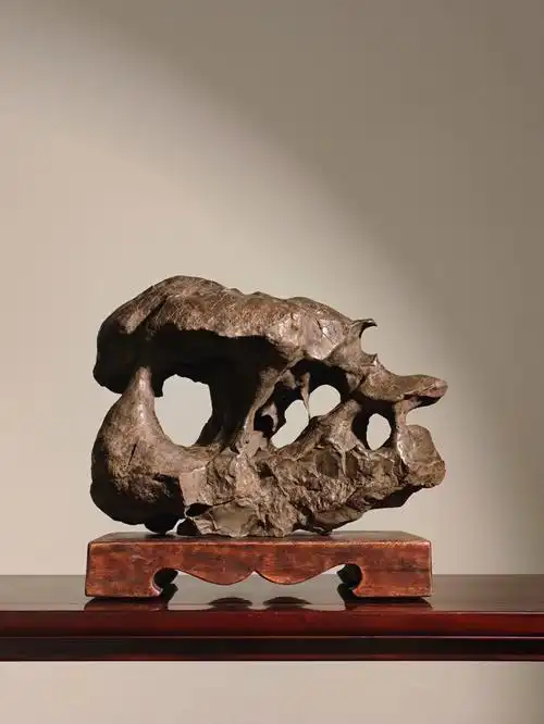 清代老包浆自然平放太湖石藏品